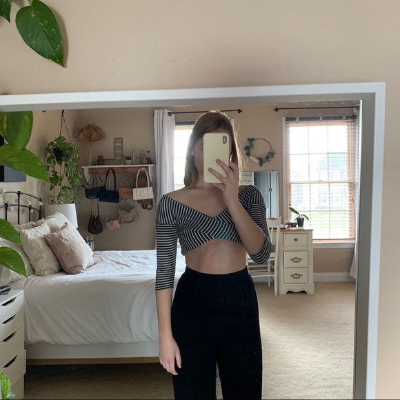 Urban Outfitters crop top - Picture 2 of 5